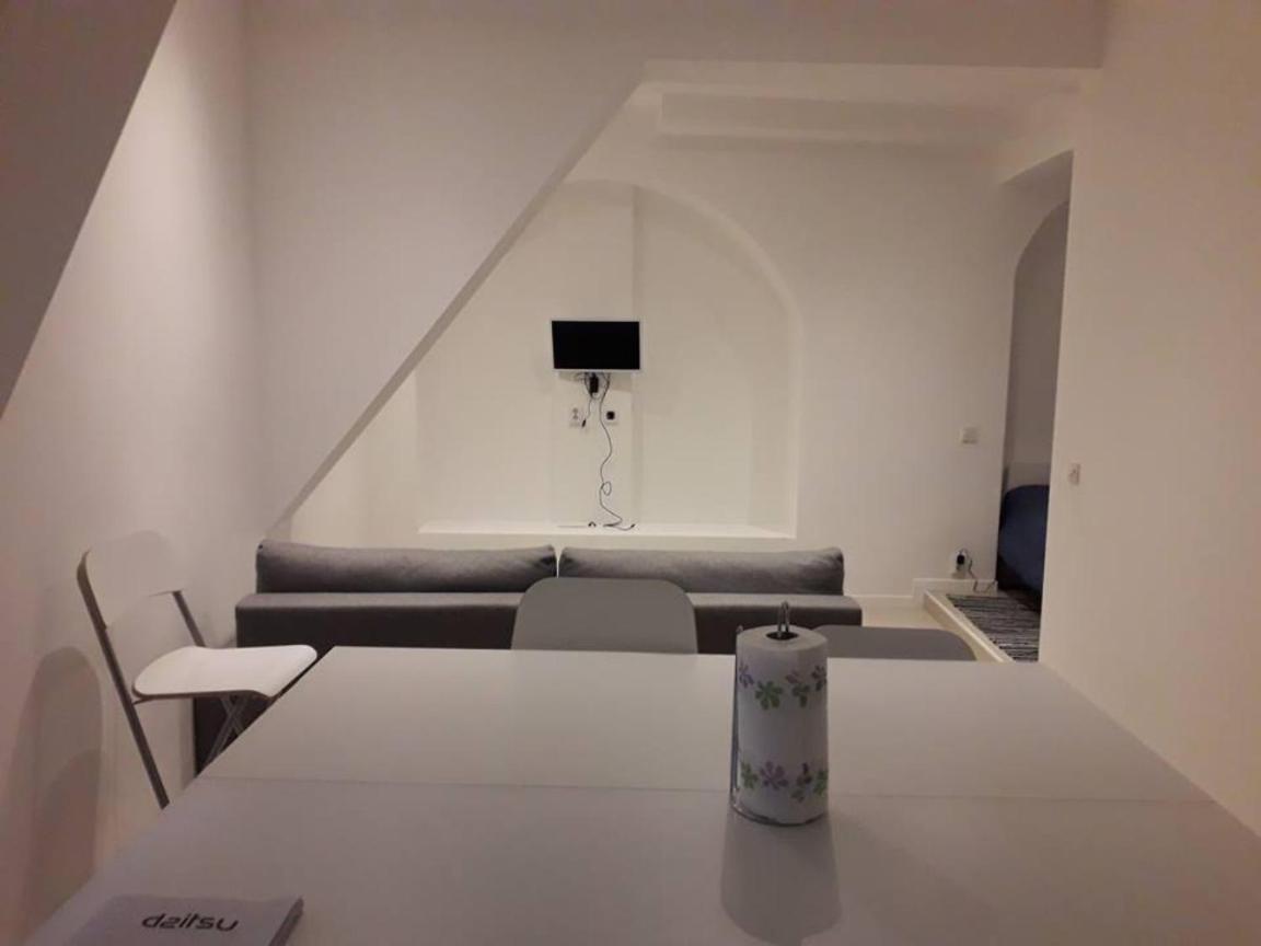 Casanova's Flat Very Close To Downtown *